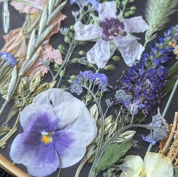 *sold*Real pressed flower artwork, 6x6 round floating frame with pressed flowers - Picture 5 of 5